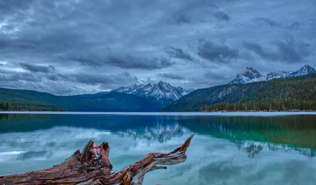 Landscape picture of a mountain range and lake in Idaho