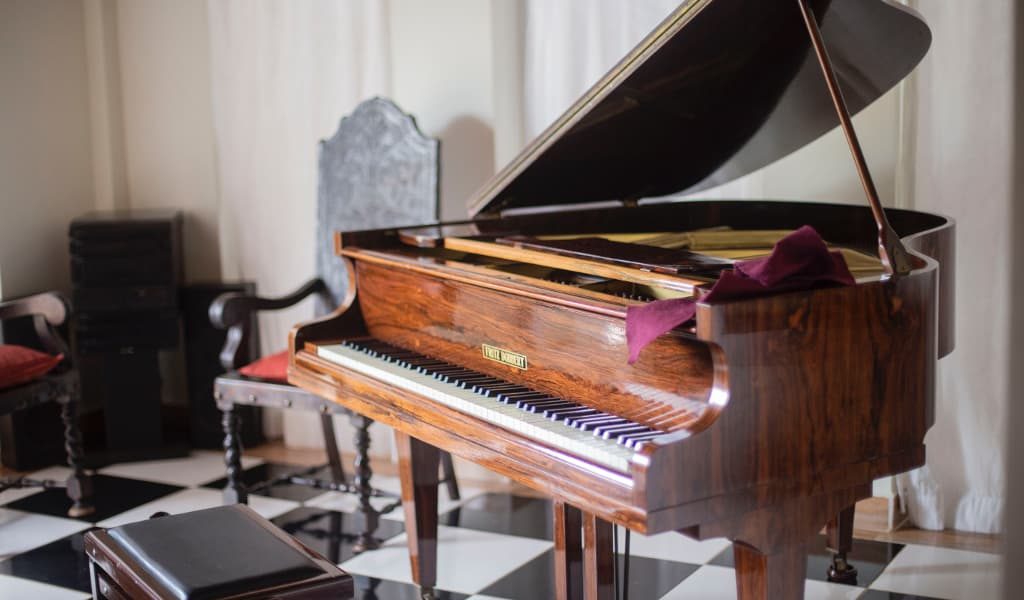 Moving your piano safely